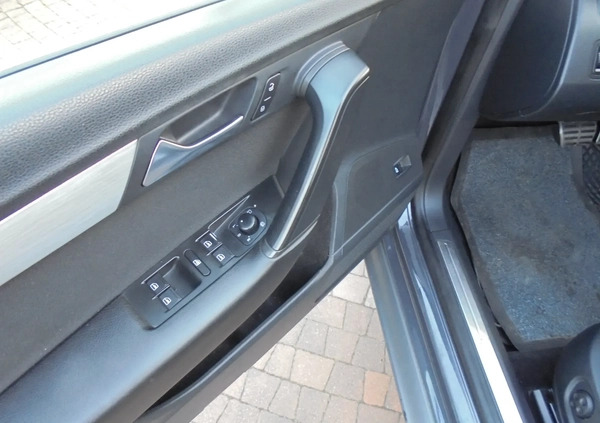 Volkswagen Passat cena 42200 przebieg: 289000, rok produkcji 2014 z Mogilno małe 667